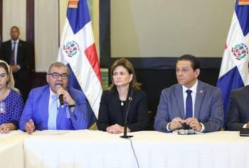 Presidente Colegio Médico Dominicano, Dr. Senen Caba, Raquel Peña, Vicepresidente d ela República, Dr. Daniel Rivera, Ministro de Salud Pública