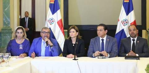 Presidente Colegio Médico Dominicano, Dr. Senen Caba, Raquel Peña, Vicepresidente d ela República, Dr. Daniel Rivera, Ministro de Salud Pública