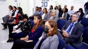Se muestran asistentes al taller