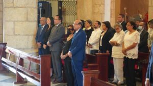 fOTOGRAFÍA MUESTRA PARTE DE LOS ASISTENTES A LA MISA DE ANIVERSARIO