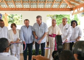 Imagen corte de cinta nuevo Hogar de Ancianos.