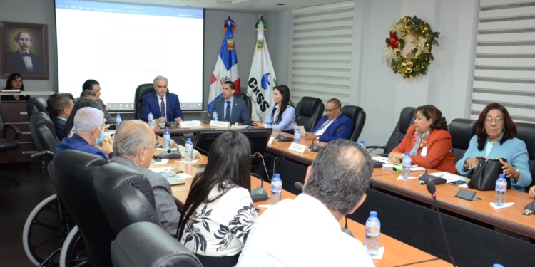 Foto Ministro de Trabajo y presidente del Consejo, Luis Miguel De Camps García y el ministro de Salud Pública, Daniel Rivera encabezan comisión especial creada por CNSS.