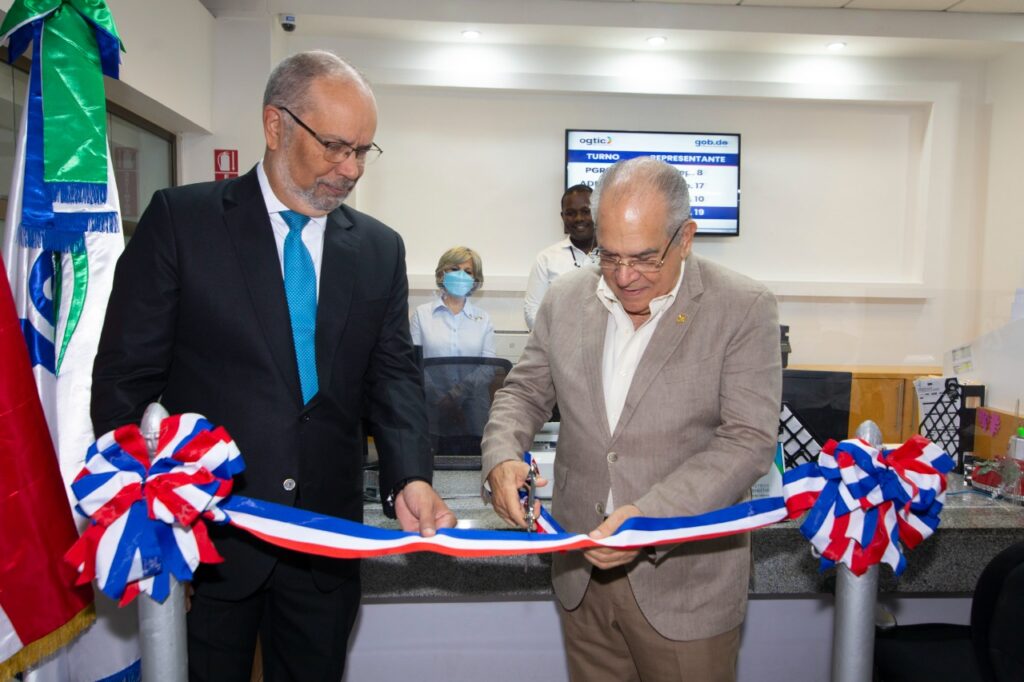 Superintendente de Salud deja inaugurada SISALRIL apertura Punto GOB Santo Domingo Este