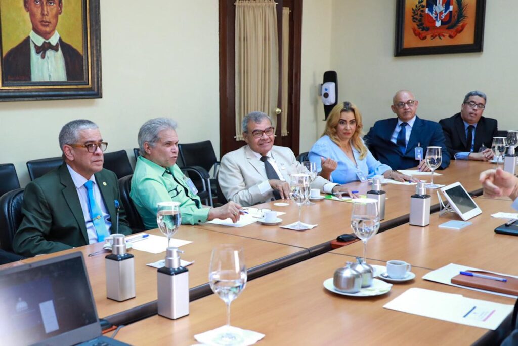 Foto de autoridades del CMD.