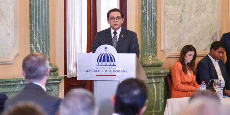 Foto del Ministro de Salud Pública Daniel Rivera.