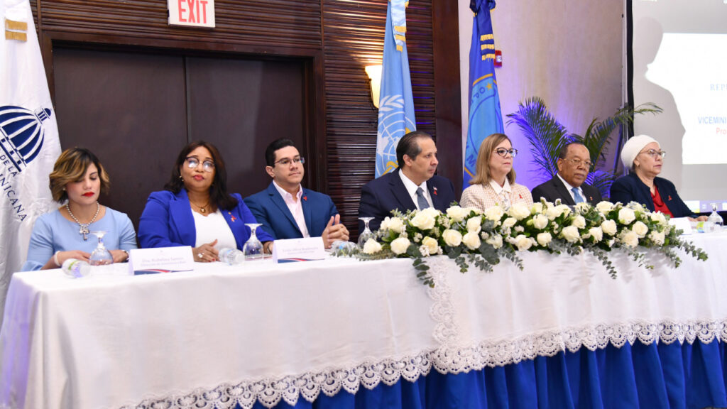 Ministerio de Salud Pública y la OPS buscan implementar autoprueba de VIH en República Dominicana