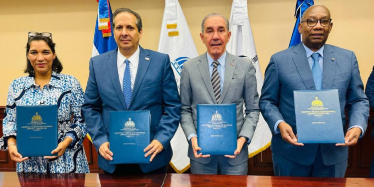 Mescyt, MSP, SNS y la UASD firman convenio