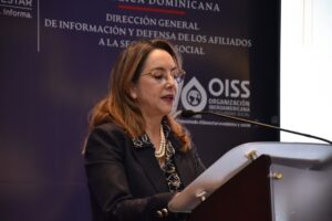 Fotografía de Gina Magnolia Riaño, Secretaria General de la OISS, mientras da discurso que conmemora apertura de la fase presencial del Diplomado y los 70 años de la OISS. (Foto de LaSeguridadSocial.Do)