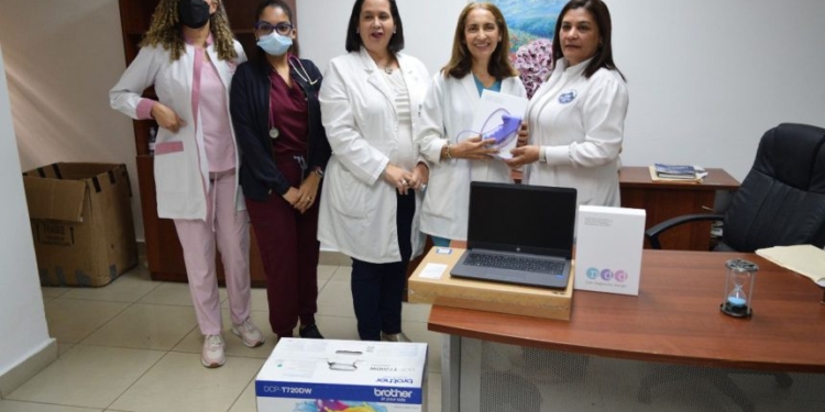 Hospital Robert Reid recibiendo equipos para unidad pulmonar