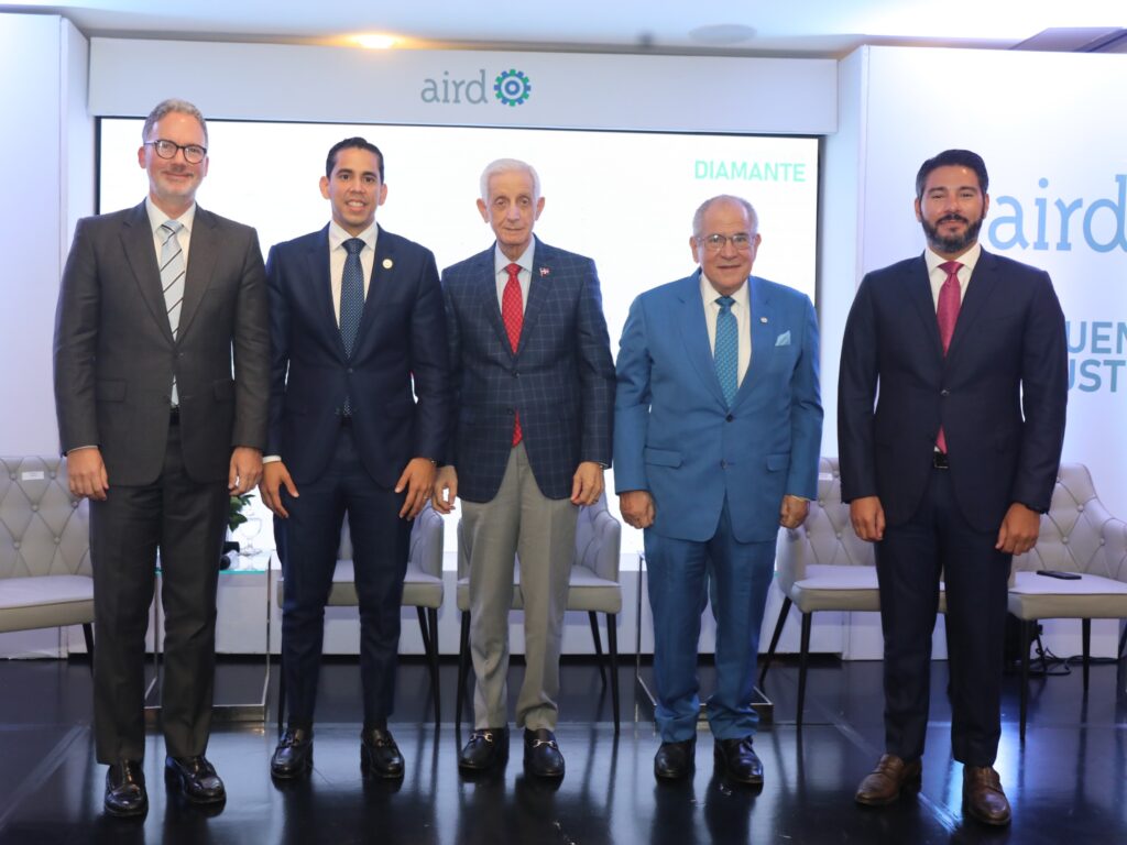 Autoridades de la Seguridad Social participantes en el el panel.