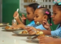 Fotografía de niños beneficiarios del programa de alimentación del INABIE (Foto de PaginaUno.Do)