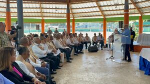 Rafael Santos Badía se dirige a los graduandos en Villa Montellano, Puerto Plata fueron capacitados por INFOTEP (LaSeguridadSocial.Do)