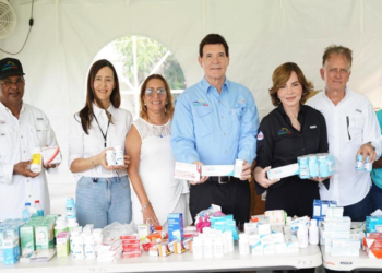 Fotografía de representantes de Supérate, Fundación Rica, SNS y CitiHope.