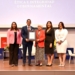 Fotografía Edward Guzmán recibe el reconocimiento de manos de la propia Milagros Ortíz Bosch, Directora General de la DIGEIG