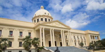 Fotografía de la Fachada frontal del Palacio Nacional de la República Dominicana - PaginaUno.Do