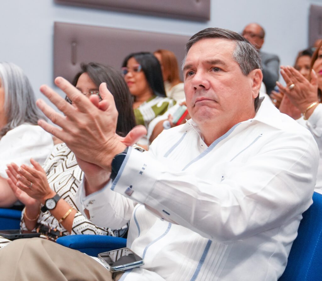 Eduardo Bogaert, representantes de laAsociacion de Zonas Francas (LaSeguridadSocial.Do)
