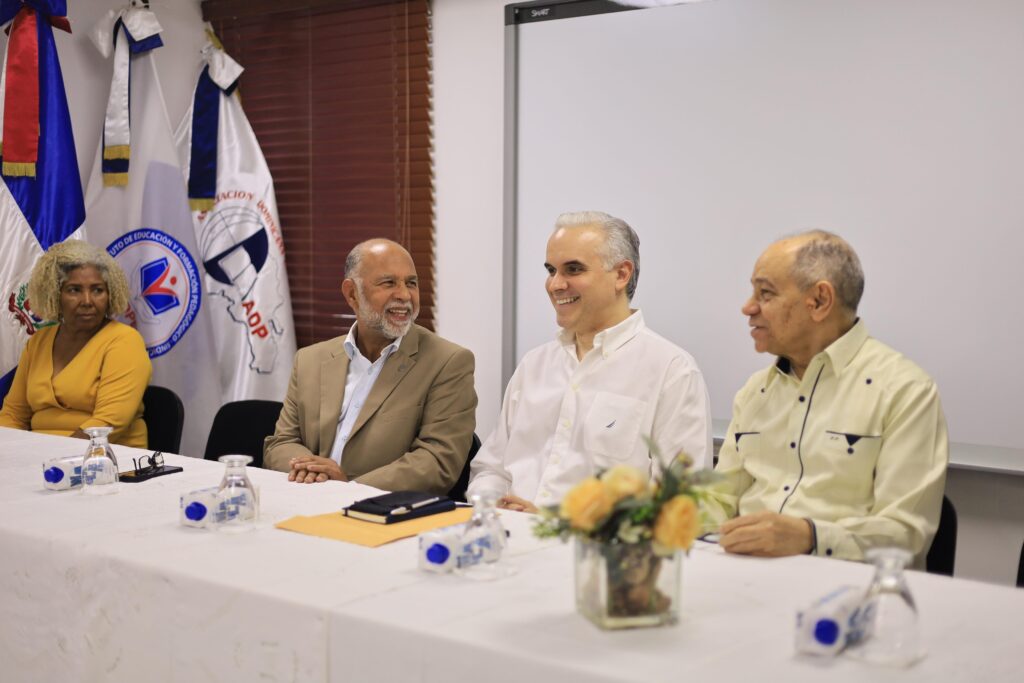 Ministro Luis Miguel De Camps visita a la dirección ejecutiva de la ADP (LaSeguridadSocial.Do)