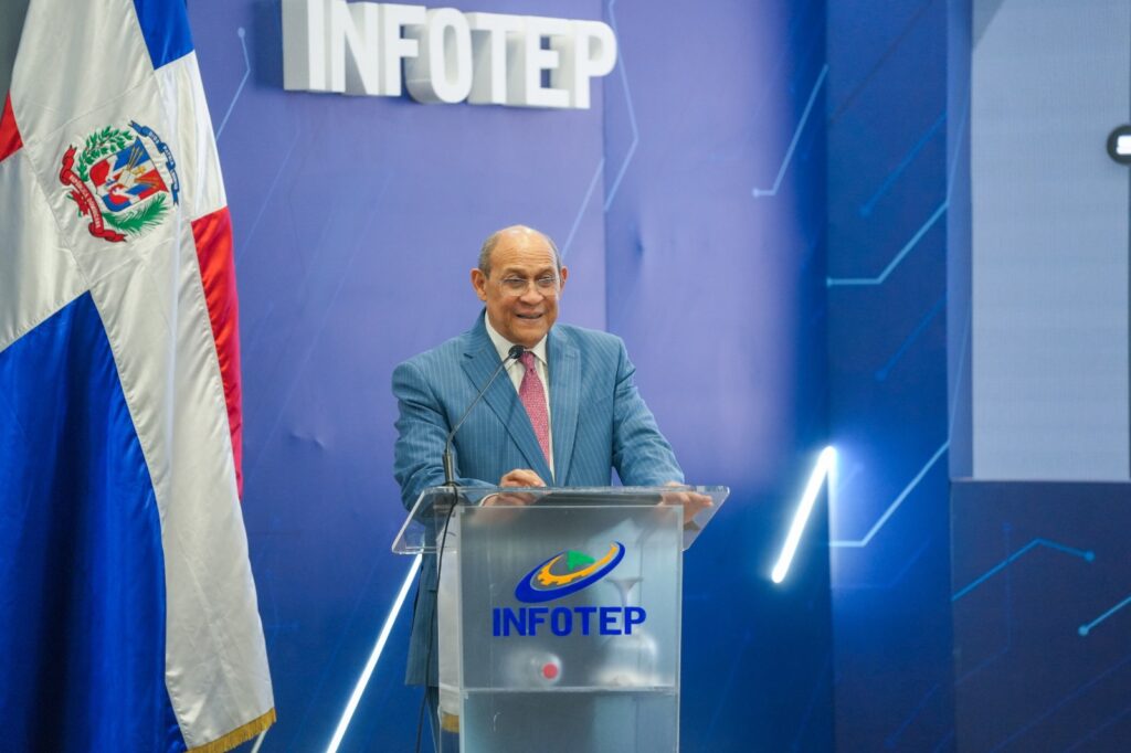 Rafael Santos Badías, Director Nacional del INFOTEP, mientras presenta la nueva oferta formativa 2025. (LaSeguridadSocial.Do)