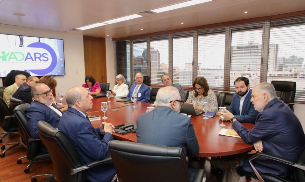 Autoridades de la SISALRIL y la ADARS sesionan en búsqueda de mejora del SFS. (LaSeguridadSocial.Do)