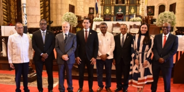 Fotografia de los funcionarios del Sistema Dominicano de Seguridad Social durante la misa de Acción de Gracias por el 27 aniversario de la promulgación de la Ley 87-01 (LaSeguridadSocial.Do)
