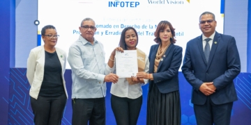 Rafael Santos, Director General del INFOTEP certifica a 47 nuevos defensores de la niñez en diplomado sobre erradicación del trabajo infantil. (LaSeguridadSocial.Do)