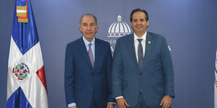 Ministros Víctor Atallah y Franklin García Fermín. (LaSeguridadSocial.Do)