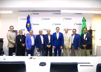 Fotografía de autoridades de SENASA y de ANDECLIP. (LaSeguridadSocial.Do)