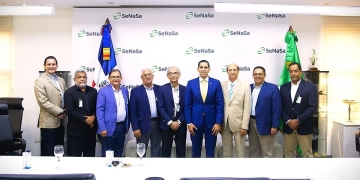 Fotografía de autoridades de SENASA y de ANDECLIP. (LaSeguridadSocial.Do)