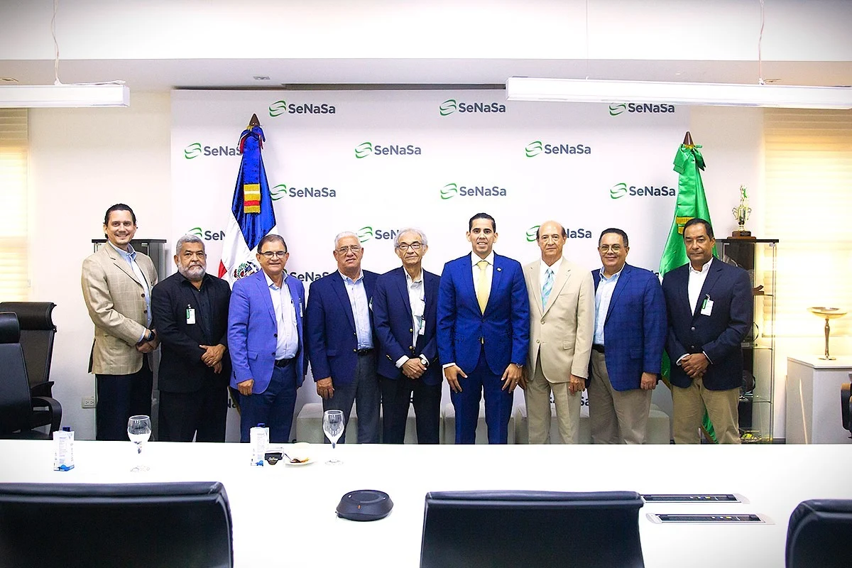 Fotografía de autoridades de SENASA y de ANDECLIP. (LaSeguridadSocial.Do)