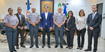 Fotografía de las Autoridades de SENASA y de COREPOL y la Policía Nacional, tras la firma del acuerdo. (LaSeguridadSocial.Do)