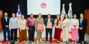 Autoridades de la DIDA e INTEC durante firma de acuerdo (LaSeguridadSocial.Do)