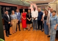 Participaantes del conversatorio realizado por AmigosQueSuman con Luc André, en Santo Domingo, República Dominicana. (LaSeguridadSocial.Do)