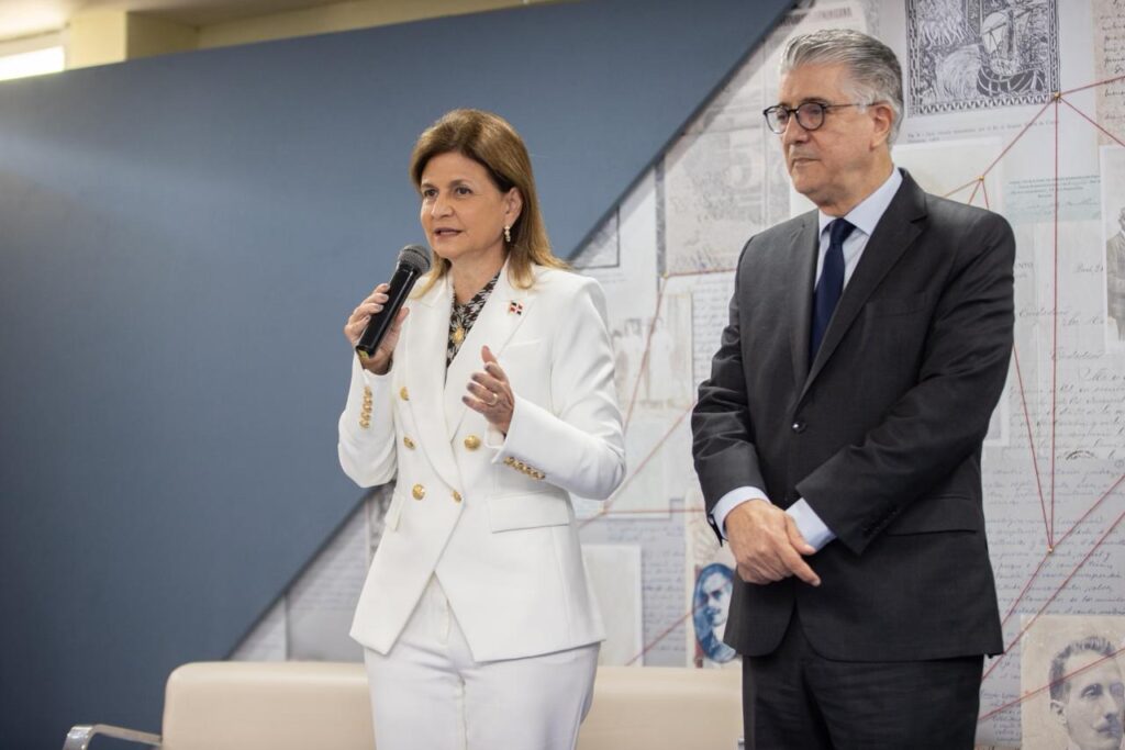 Fotografía de ña Vicepresidenta de la República, Raquel Peña, mientras dice unas palabras en el Foro Internacional sobre Salud Mental y Sistema Penitenciario (LaSeguridadSocial.Do)