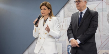 Fotografía de ña Vicepresidenta de la República, Raquel Peña, mientras dice unas palabras en el Foro Internacional sobre Salud Mental y Sistema Penitenciario (LaSeguridadSocial.Do)