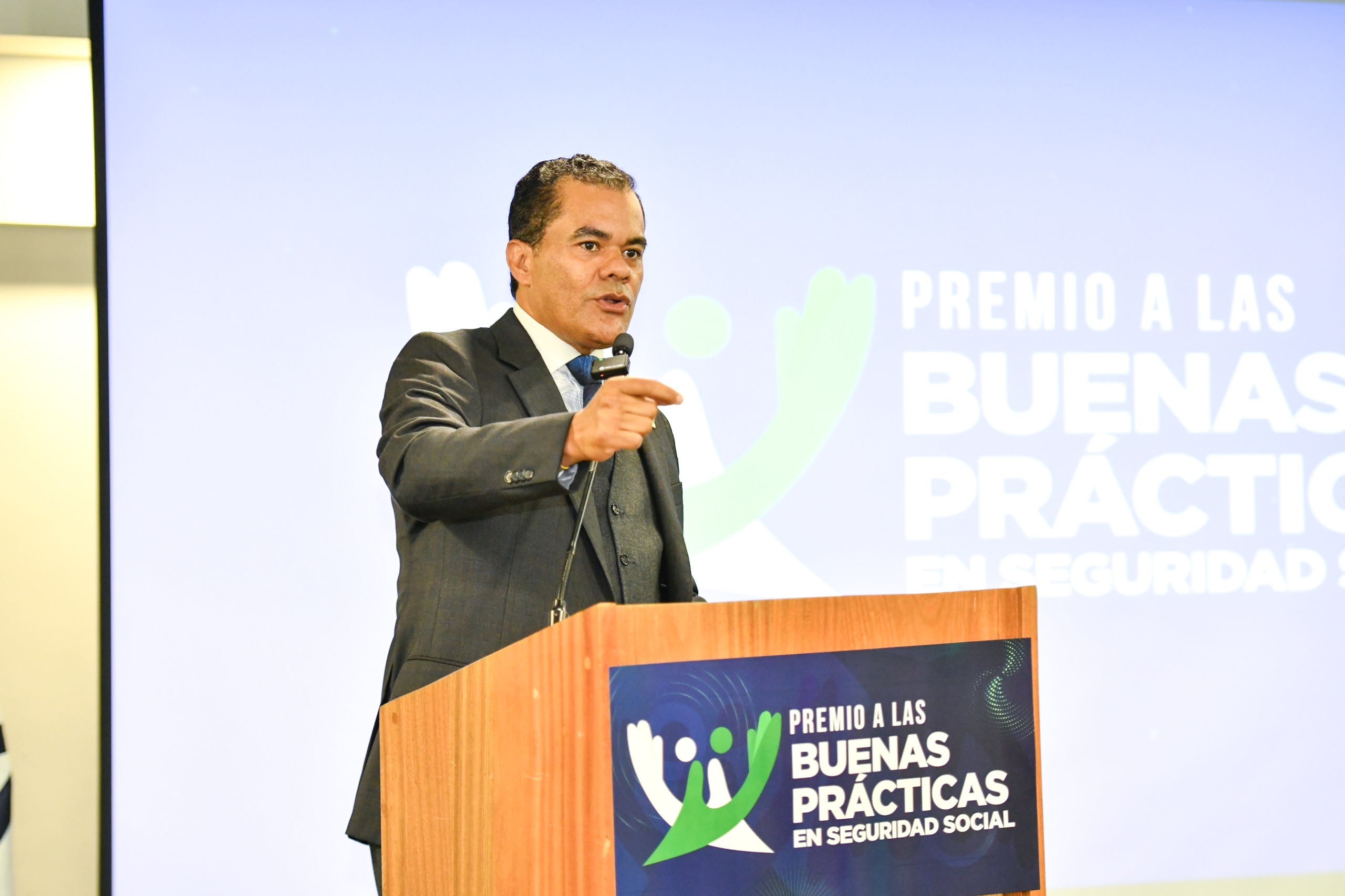 Fotografía de Elías Báez, director general de la DIDA, durante el acto de lanzamiento del Premio a Buenas Prácticas en Seguridad Social (Archivo LaSeguridadSocial.Do)