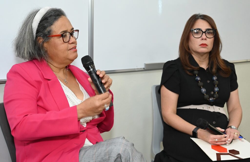 Desiree del Rosario, coordinadora del Centro de Estudios de Género y Dalul Ordehi, decana del Área de Ciencias Sociales y Humanidades de INTEC. (LaSeguridadSocial.Do)