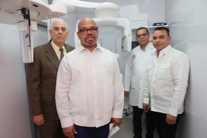 Director del Servicio Nacional de Salud, Dr. Julio César Landrón, junto a otras autoridades hospitalarias (LaSeguridadSocial.Do)