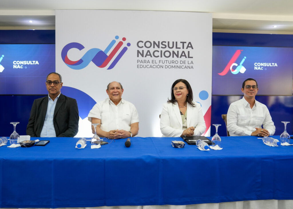 Rafael Santos Badía, Maira Morla, Ayacx Mercedes y Fahd Yamani Jacobo (LaSeguridadSocial.Do)