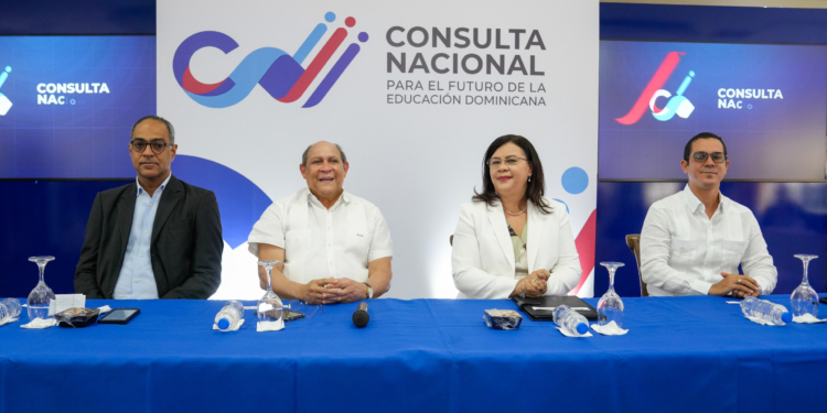 Rafael Santos Badía, Maira Morla, Ayacx Mercedes y Fahd Yamani Jacobo (LaSeguridadSocial.Do)
