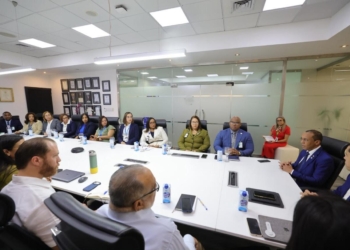 Representantes de la Contraloría General de la República y SeNaSa durante el encuentro de coordinación. Fuente: Presidencia.
