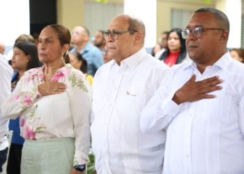 El ministro Rafael Santos Badía representó al presidente Luis Abinader en la apertura del año escolar 2026-2027 en San Francisco de Macorís. (Foto: Dirección de Comunicaciones MESC