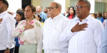 El ministro Rafael Santos Badía representó al presidente Luis Abinader en la apertura del año escolar 2026-2027 en San Francisco de Macorís. (Foto: Dirección de Comunicaciones MESC