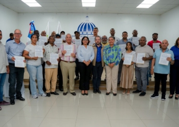 El director de la TNR, Claudio Caamaño Vélez, encabezó la entrega de 29 certificados de bonificación del Fotesir en San Juan el 20 de septiembre de 2026. (Fuente: División de Comun