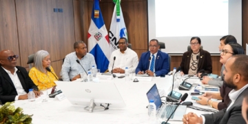 Participantes en la reunión convocada por el CNSS con actores del Sistema Dominicano de Seguridad Social, como parte del proceso de evaluación para la creación del Fondo de Medicam
