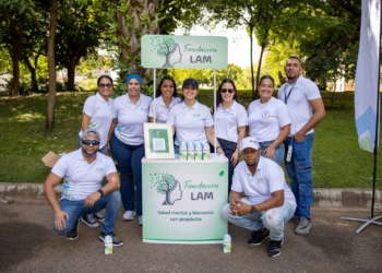 Voluntarios de Fundación LAM y Laboratorios LAM participaron en la Caminata Un Paso por la Salud Mental, celebrada el 4 de octubre de 2026 en el Parque Iberoamericano de Santo Domi