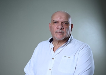 El profesor Baldo Dalporto del INTEC desarrolló un monitor analógico de perfusión periférica orientado a centros de salud con recursos limitados. (Fuente: INTEC)