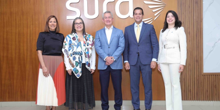 James García, presidente ejecutivo de Seguros SURA, durante el lanzamiento de Moto Seguro en Santo Domingo. | Fuente: Seguros SURA
