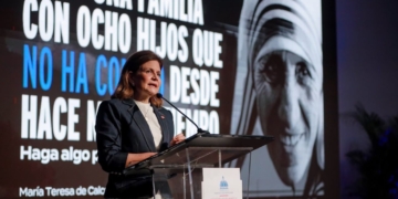 La vicepresidenta Raquel Peña durante la conferencia magistral sobre erradicación de la pobreza organizada por Supérate. | Foto: Presidencia RD