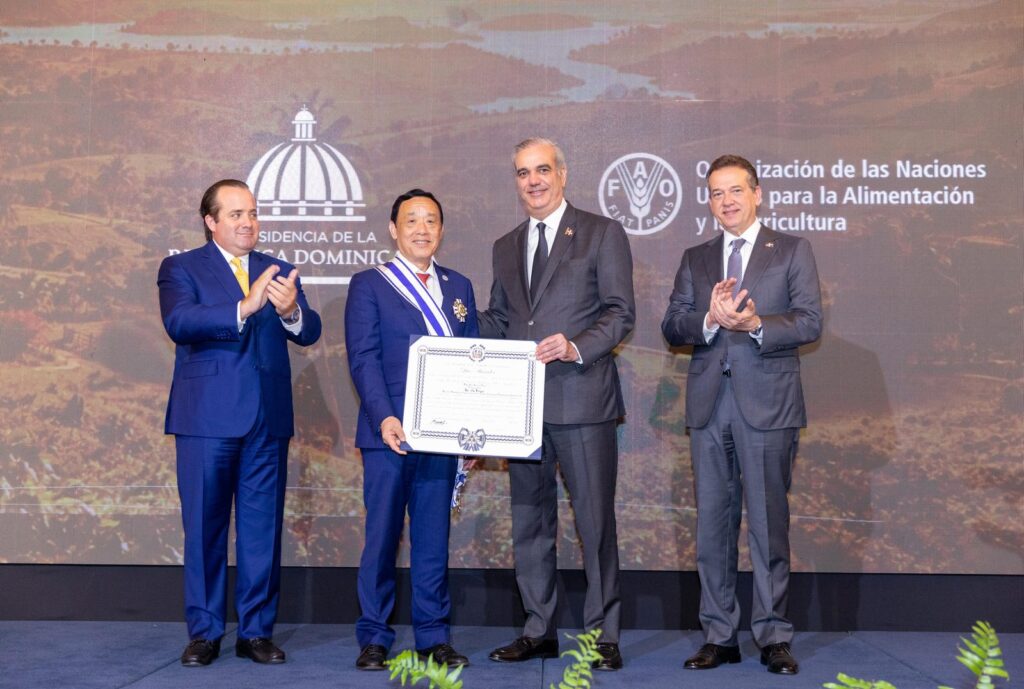 El presidente Luis Abinader encabezó el acto del Día Mundial de la Alimentación junto al director general de la FAO, Qu Dongyu, en Santo Domingo. | Fuente: Presidencia de la Repúbl