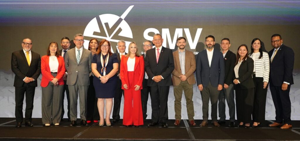 Delegación de la SIPEN durante su participación en el XIII Encuentro de Supervisores AIOS y el Diálogo Regional del BID, celebrados en Ciudad de Panamá del 5 al 7 de octubre de 202